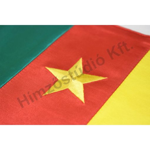 Kamerun hímzett asztali zászló