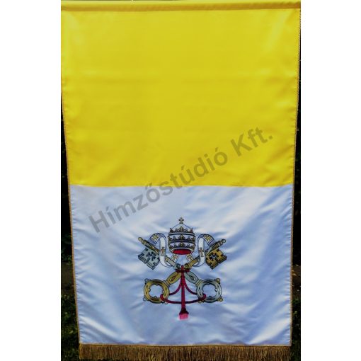 Beltéri vatikáni zászló egyik oldalon hímzett címerrel