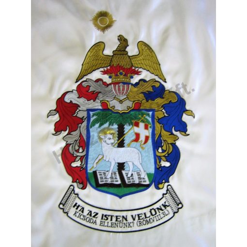 Kültéri református zászló egyik oldalon hímzett címerrel