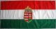 Kültéri magyar zászló egyik oldalon hímzett címerrel